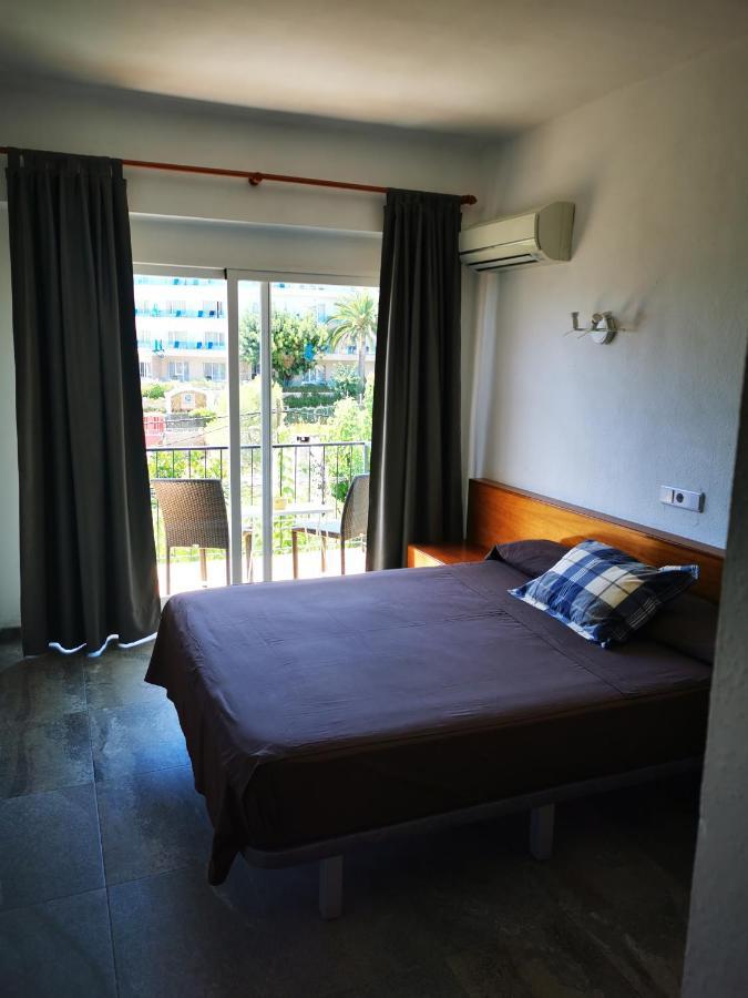 Hostal Villa Cati Peguera Extérieur photo